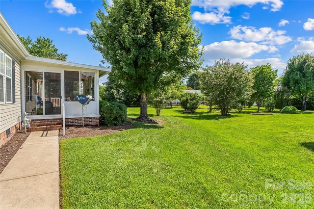 208 Red Birch Court, Hendersonville, NC 28739