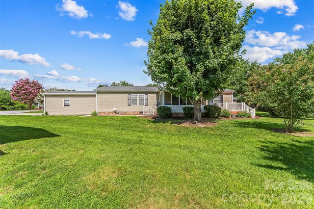 208 Red Birch Court, Hendersonville, NC 28739