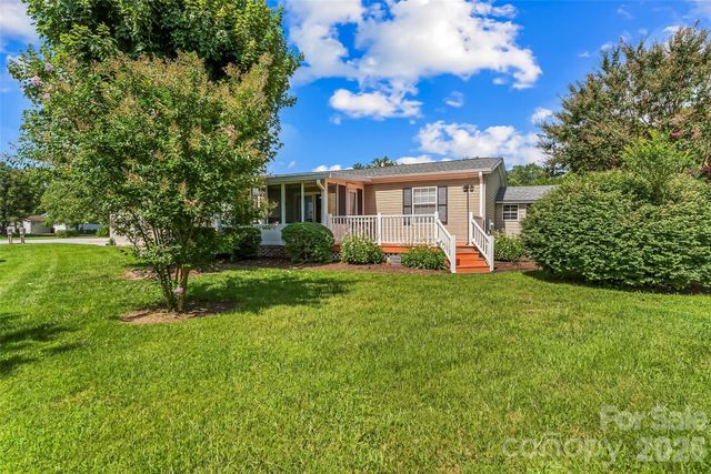 208 Red Birch Court, Hendersonville, NC 28739