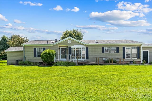 208 Red Birch Court, Hendersonville, NC 28739
