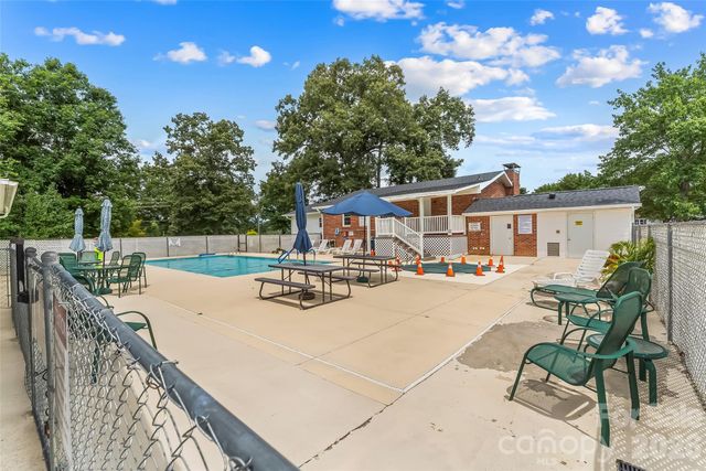 208 Red Birch Court, Hendersonville, NC 28739