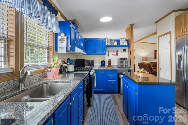 208 Red Birch Court, Hendersonville, NC 28739