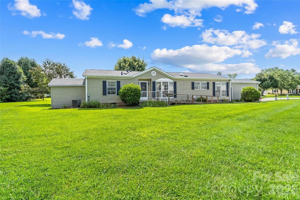 208 Red Birch Court, Hendersonville, NC 28739