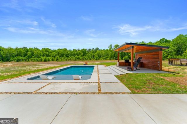 1457 Paris Avenue, Swainsboro, GA 30401