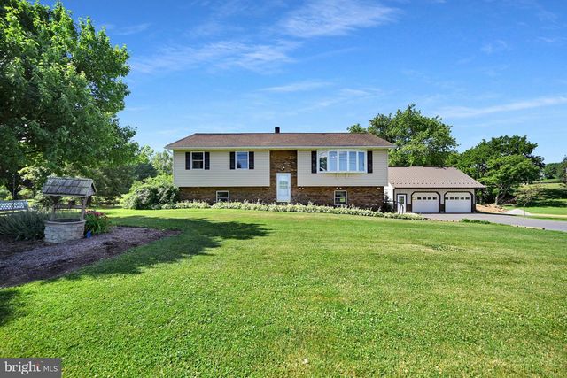 722 CANAL RD, Womelsdorf, PA 19567