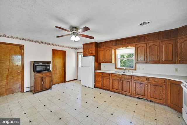 722 CANAL RD, Womelsdorf, PA 19567