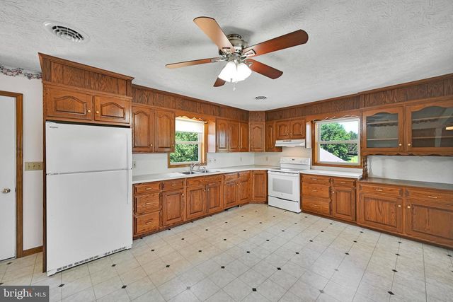 722 CANAL RD, Womelsdorf, PA 19567