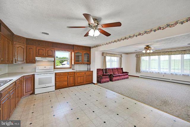722 CANAL RD, Womelsdorf, PA 19567