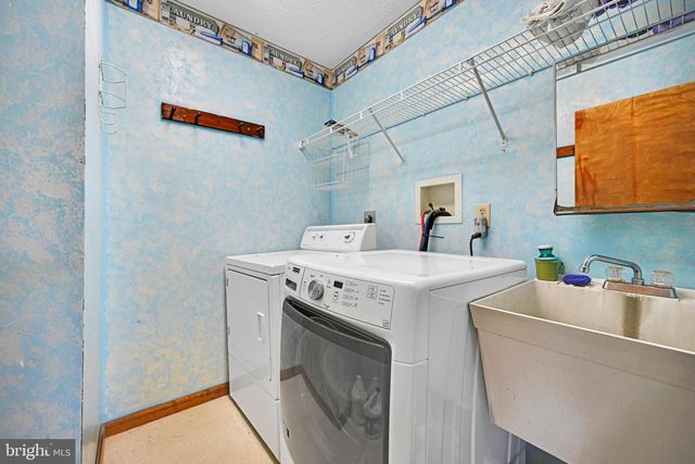 722 CANAL RD, Womelsdorf, PA 19567