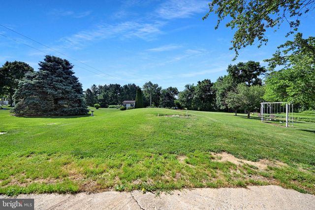 722 CANAL RD, Womelsdorf, PA 19567