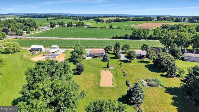 722 CANAL RD, Womelsdorf, PA 19567