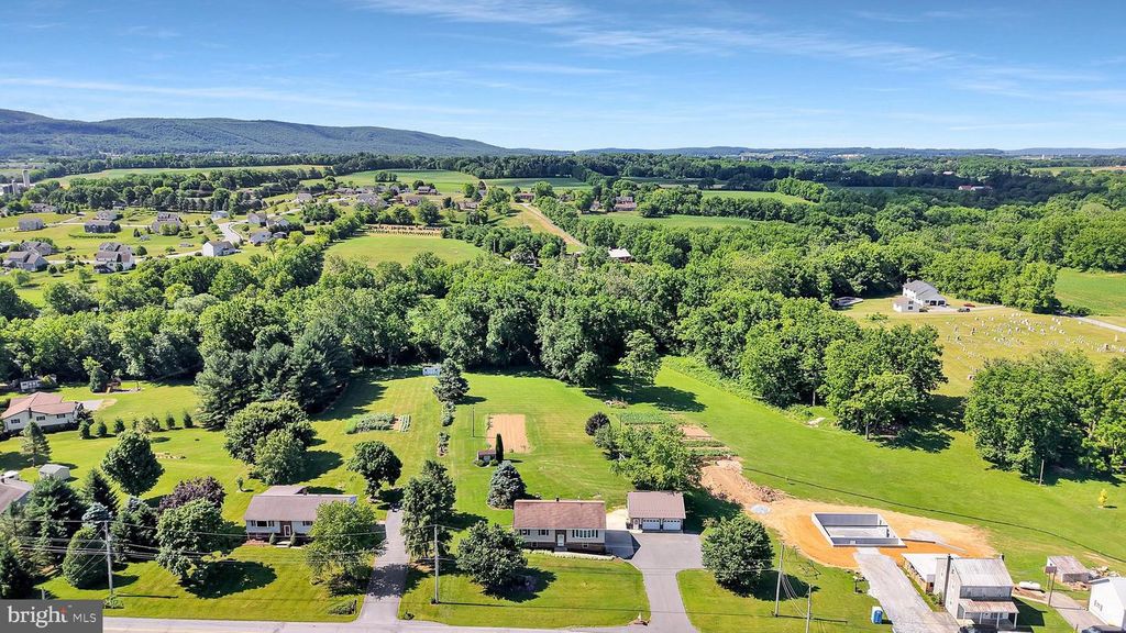 722 CANAL RD, Womelsdorf, PA 19567