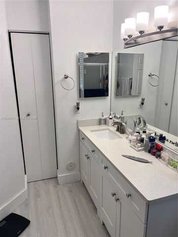 4746 Lago Vista Dr, Coconut Creek, FL 33073
