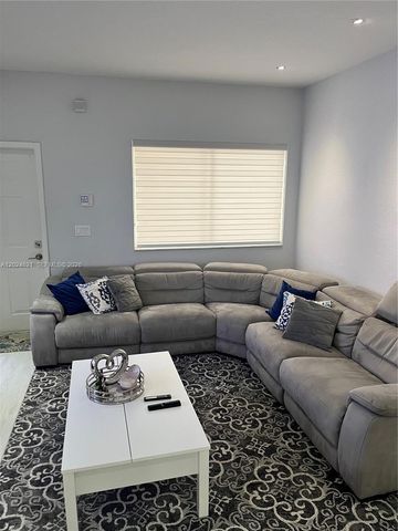 4746 Lago Vista Dr, Coconut Creek, FL 33073