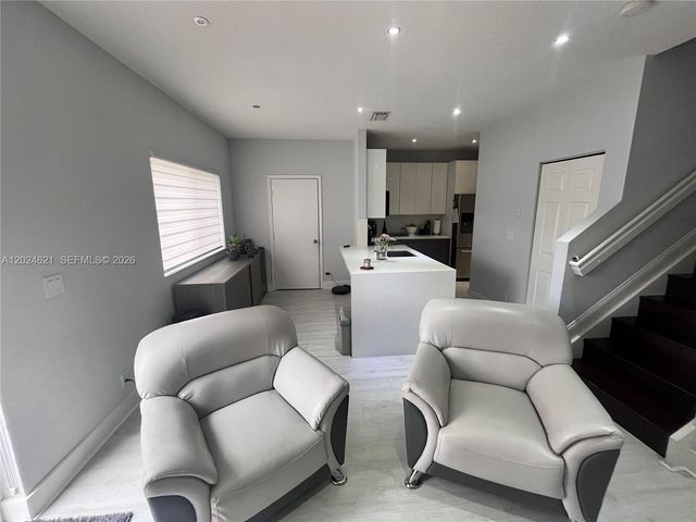 4746 Lago Vista Dr, Coconut Creek, FL 33073
