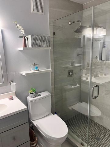 4746 Lago Vista Dr, Coconut Creek, FL 33073