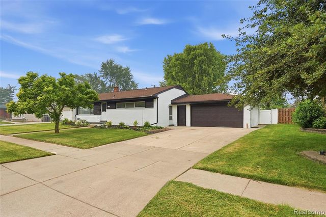 22441 E Price Drive, Clinton Township, MI 48035