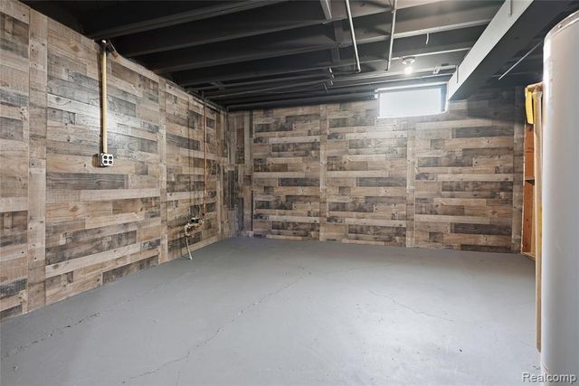 22441 E Price Drive, Clinton Township, MI 48035