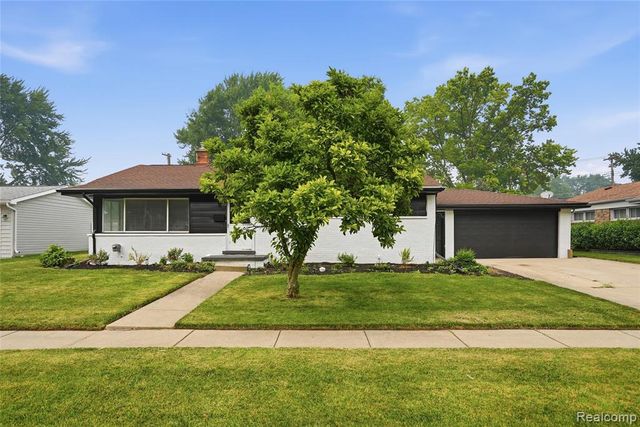 22441 E Price Drive, Clinton Township, MI 48035