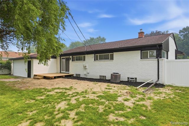 22441 E Price Drive, Clinton Township, MI 48035