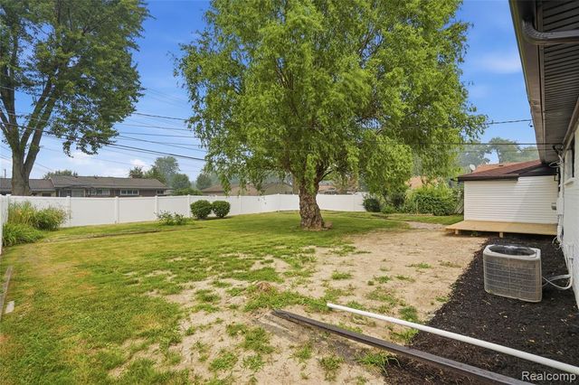 22441 E Price Drive, Clinton Township, MI 48035