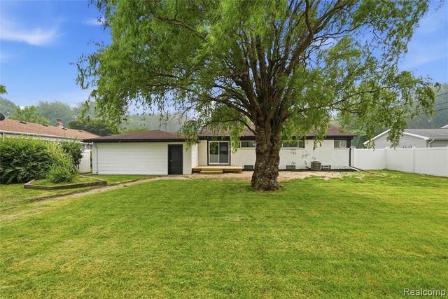 22441 E Price Drive, Clinton Township, MI 48035