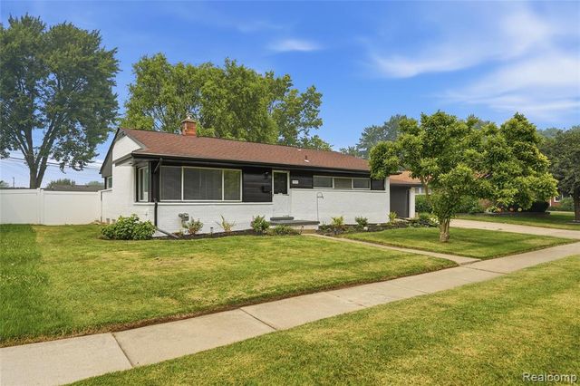 22441 E Price Drive, Clinton Township, MI 48035