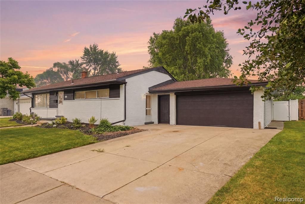 22441 E Price Drive, Clinton Township, MI 48035