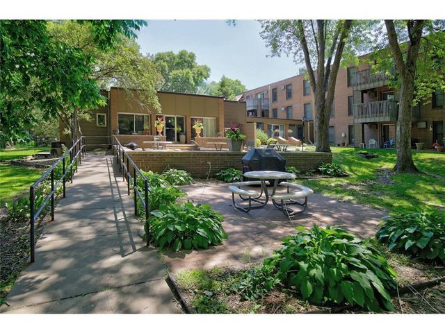 2800 Hamline Avenue N 130, Roseville, MN 55113