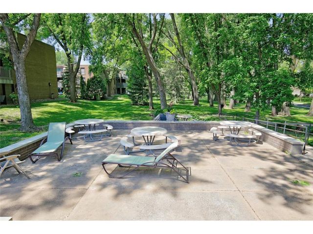 2800 Hamline Avenue N 130, Roseville, MN 55113
