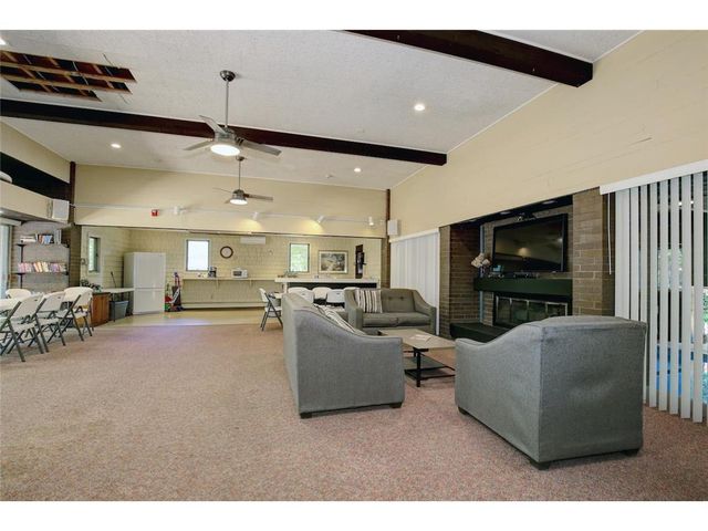 2800 Hamline Avenue N 130, Roseville, MN 55113
