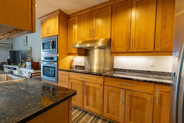 2800 Hamline Avenue N 130, Roseville, MN 55113