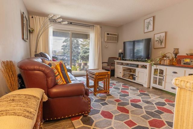 2800 Hamline Avenue N 130, Roseville, MN 55113