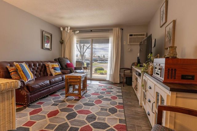 2800 Hamline Avenue N 130, Roseville, MN 55113