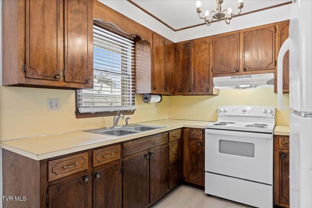 836 Southwest Colonial Road, Abingdon, VA 24210