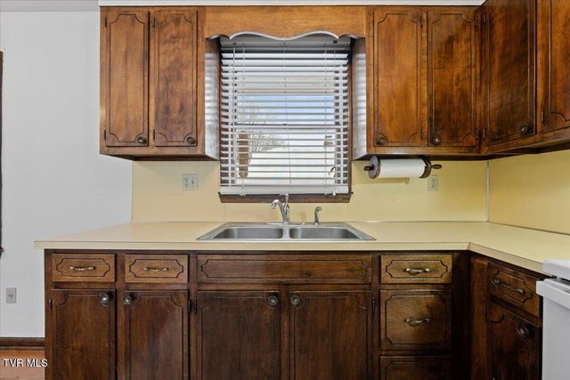 836 Southwest Colonial Road, Abingdon, VA 24210