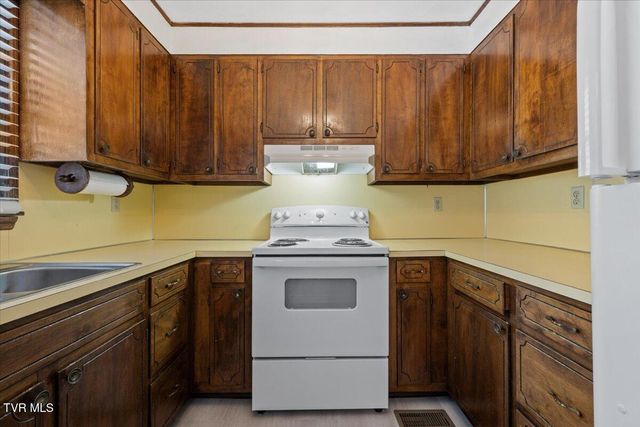 836 Southwest Colonial Road, Abingdon, VA 24210