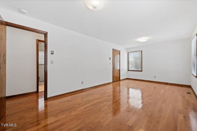 836 Southwest Colonial Road, Abingdon, VA 24210