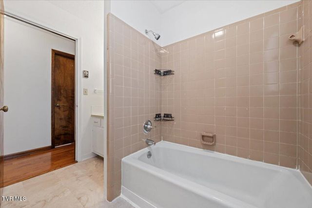 836 Southwest Colonial Road, Abingdon, VA 24210