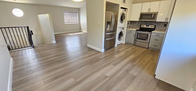 17362 NW 74th Ave 201, Hialeah, FL 33015