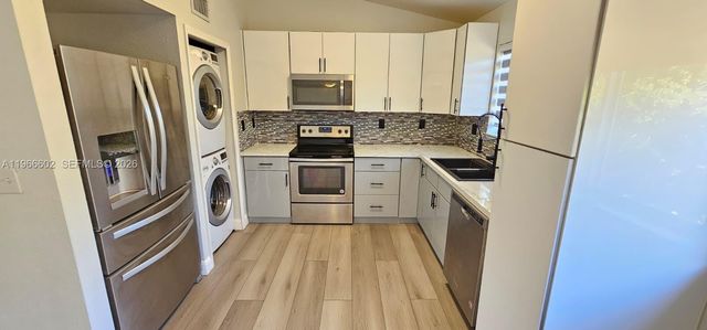 17362 NW 74th Ave 201, Hialeah, FL 33015