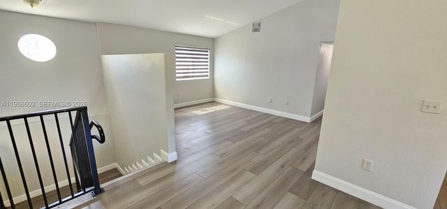 17362 NW 74th Ave 201, Hialeah, FL 33015