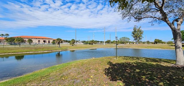 17362 NW 74th Ave 201, Hialeah, FL 33015