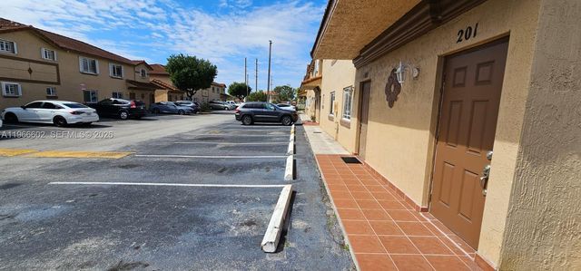 17362 NW 74th Ave 201, Hialeah, FL 33015