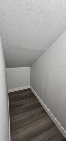 17362 NW 74th Ave 201, Hialeah, FL 33015