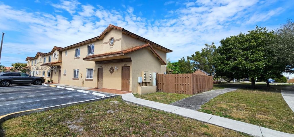 17362 NW 74th Ave 201, Hialeah, FL 33015