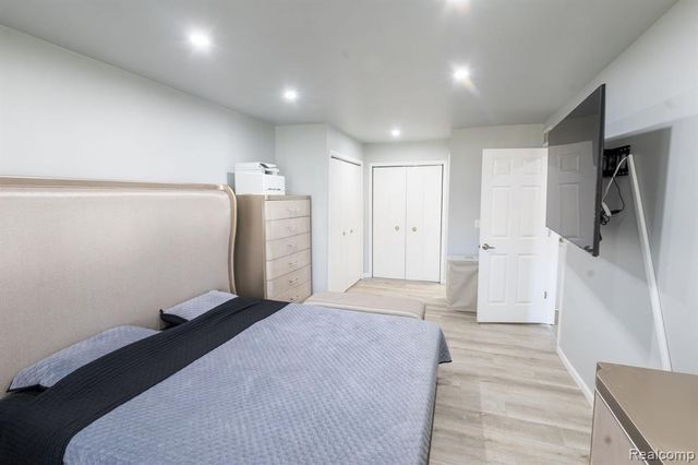 29101 Hayes Road, Warren, MI 48088