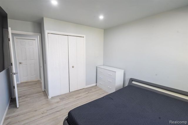 29101 Hayes Road, Warren, MI 48088