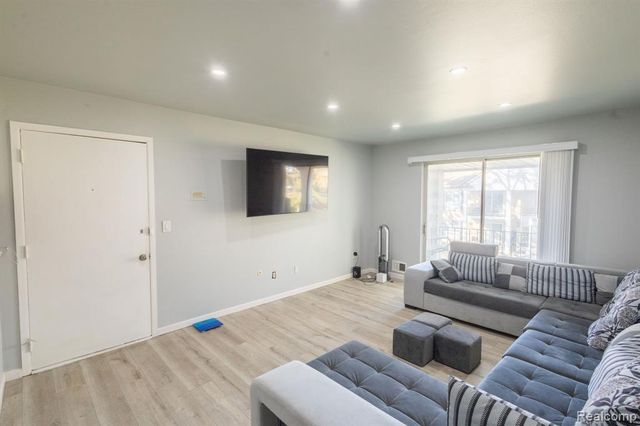 29101 Hayes Road, Warren, MI 48088