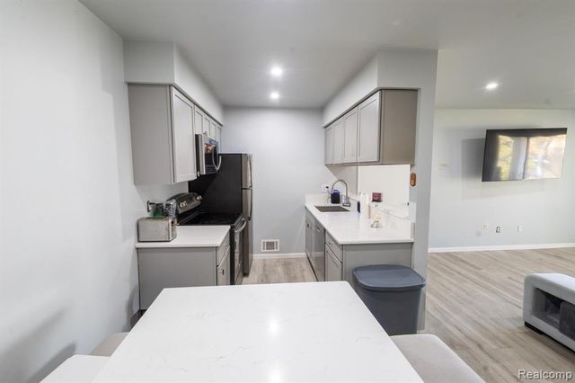 29101 Hayes Road, Warren, MI 48088